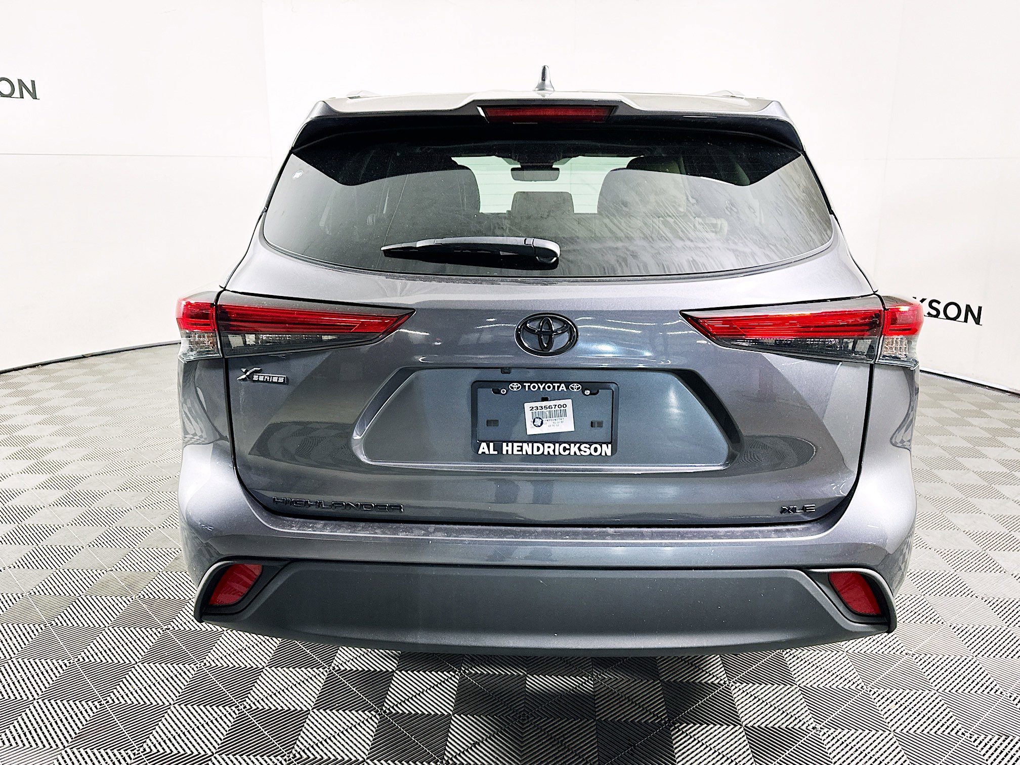 Used 2023 Toyota Highlander XLE image 4