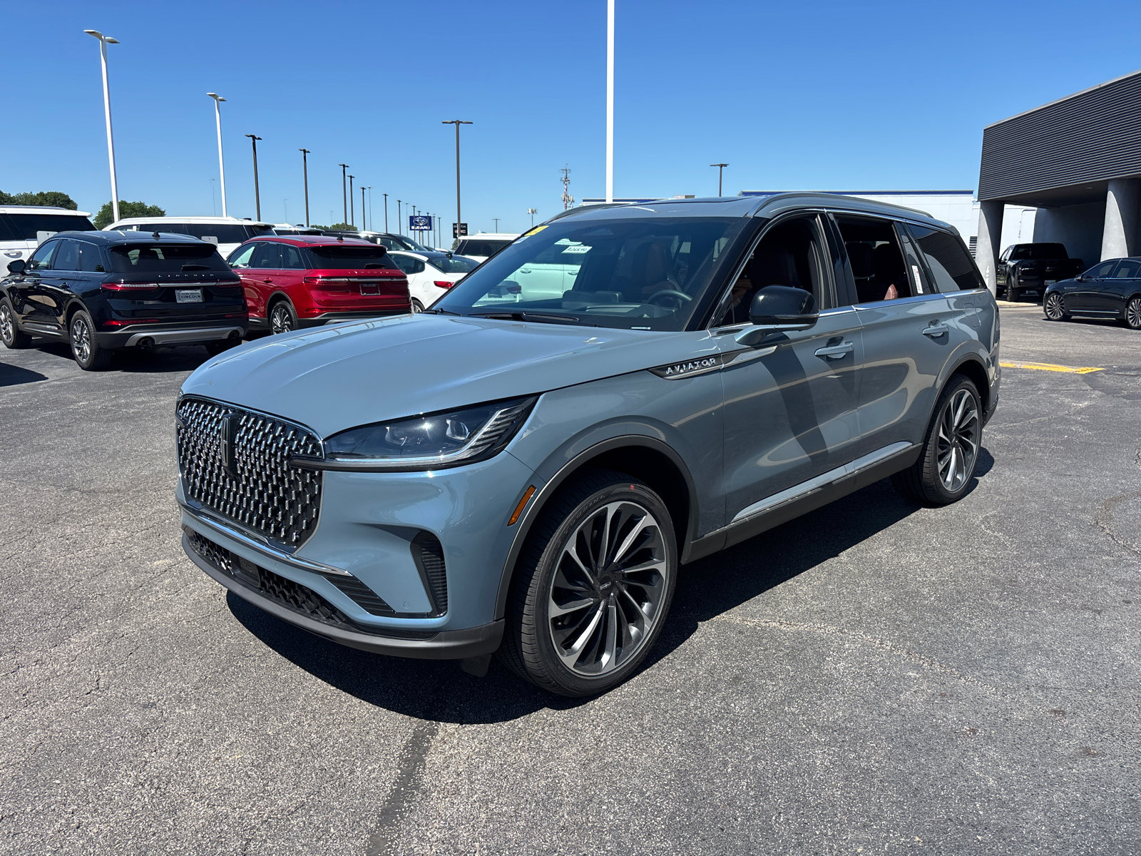 New 2026 Lincoln Aviator Reserve AWD/4WD image 3