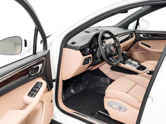 Certified 2026 Porsche Macan AWD/4WD image 7