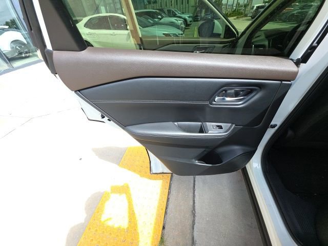 Used 2023 Nissan Rogue SL image 23