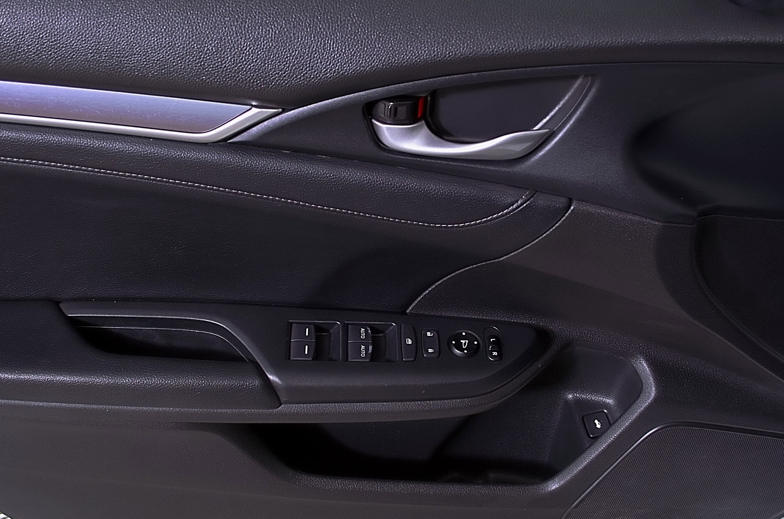 Used 2016 Honda Civic Touring image 17