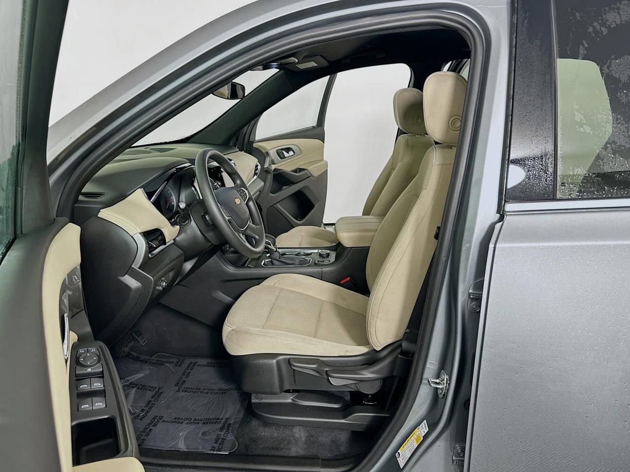 Used 2023 Chevrolet Traverse LS image 24