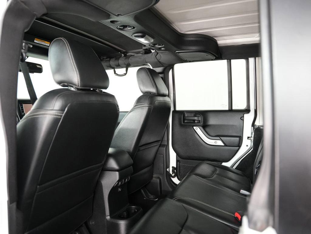 Used 2016 Jeep Wrangler Unlimited Sahara AWD/4WD image 33