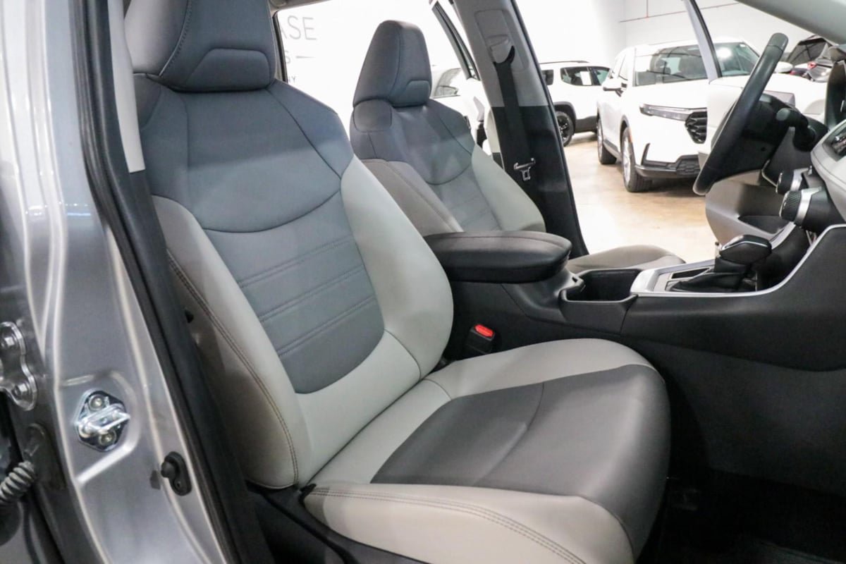 Used 2025 Toyota RAV4 XLE Premium FWD image 25