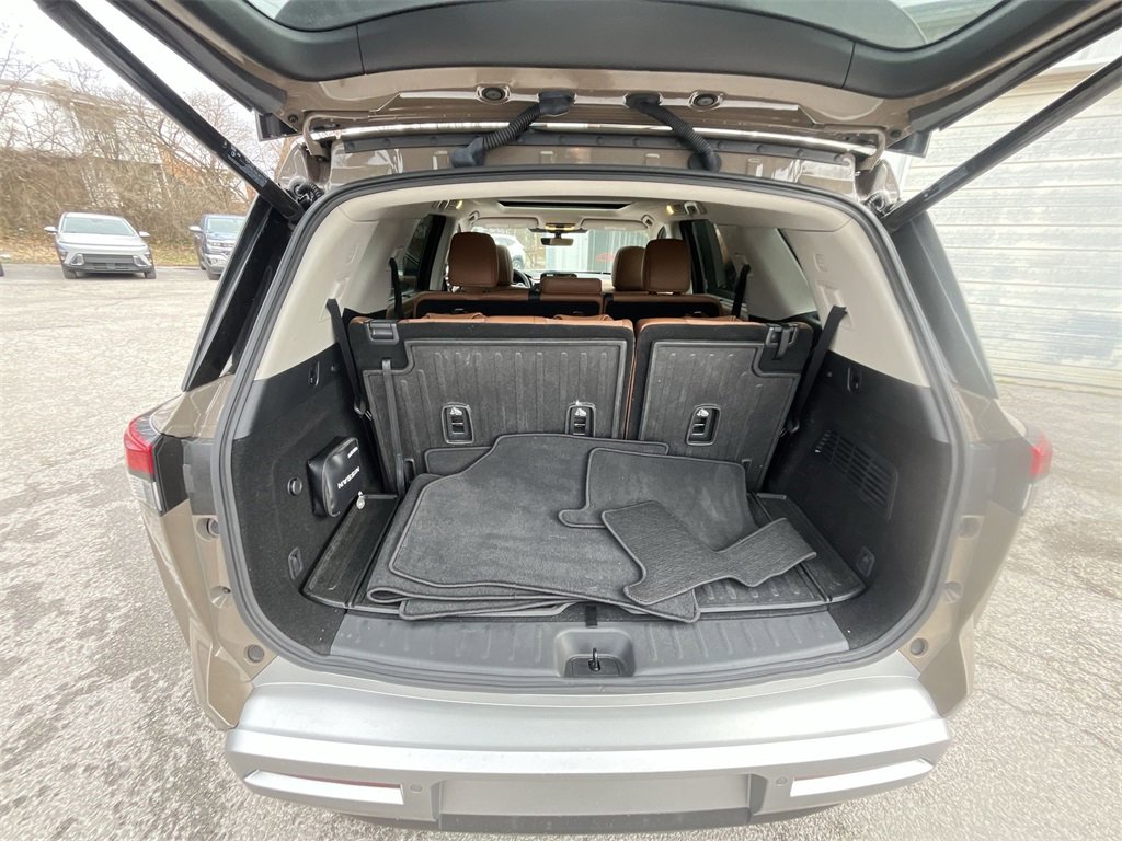 Used 2024 Nissan Pathfinder Platinum w/ Cargo Package image 25