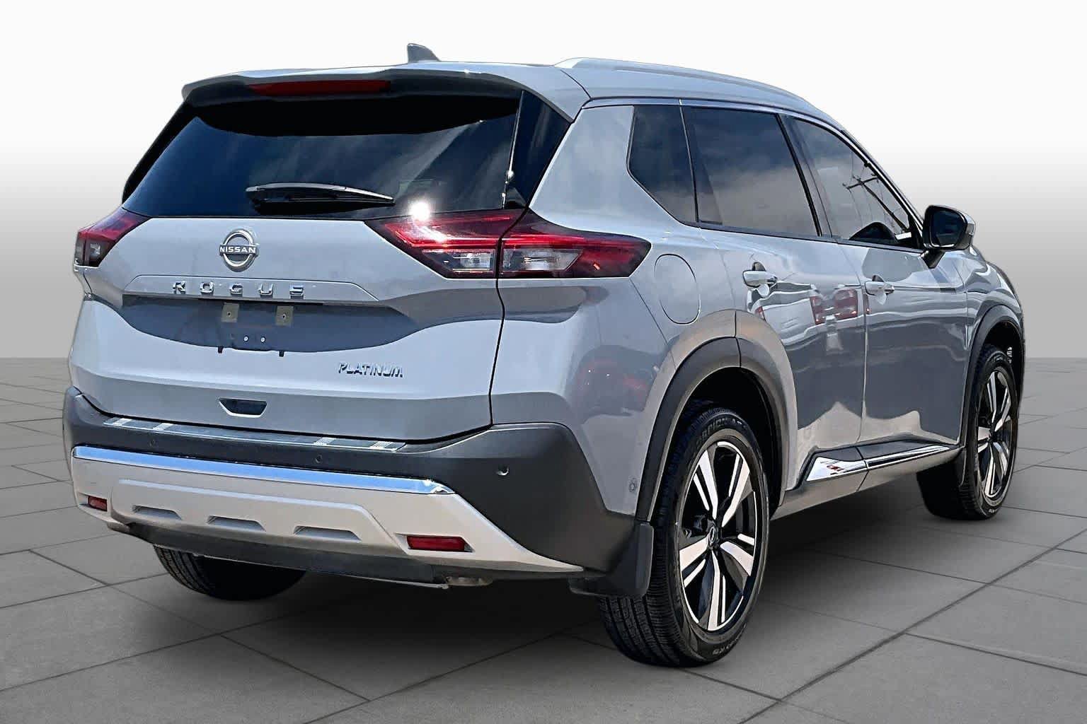 Used 2023 Nissan Rogue Platinum w/ Platinum Premium Package FWD image 12