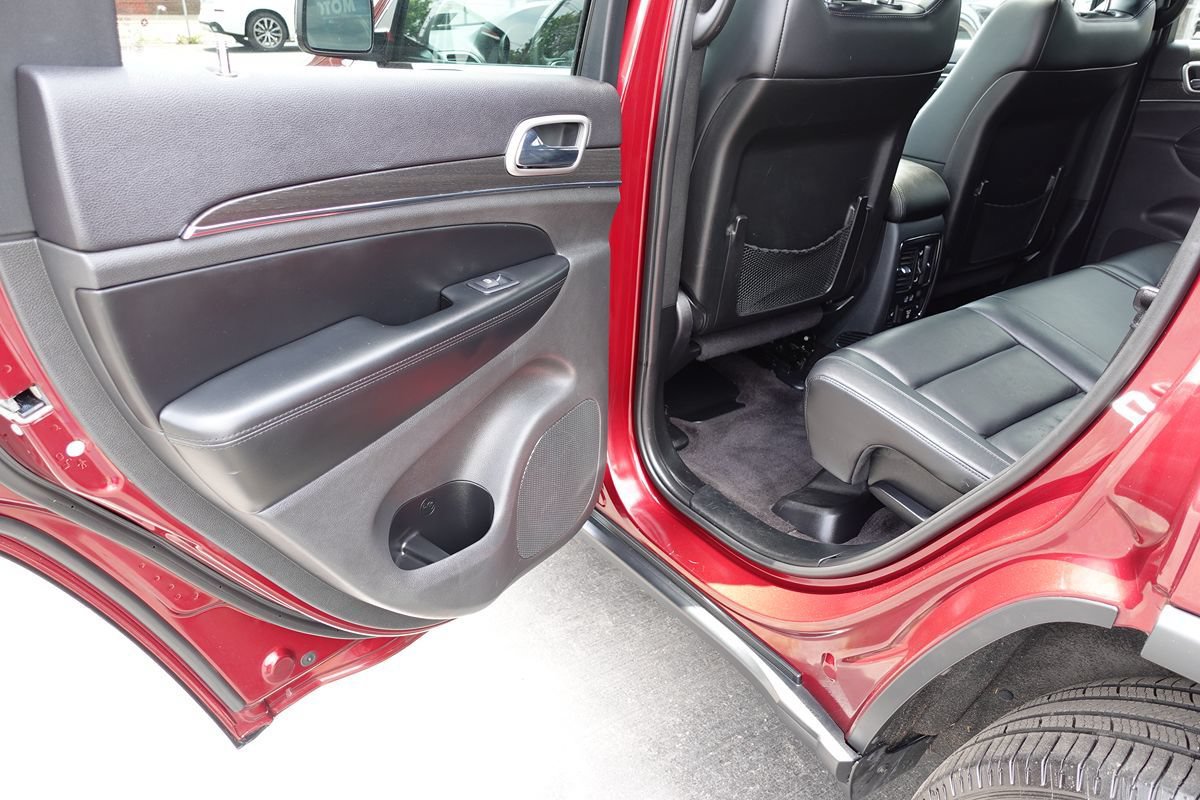 Used 2018 Jeep Grand Cherokee Limited AWD/4WD image 22