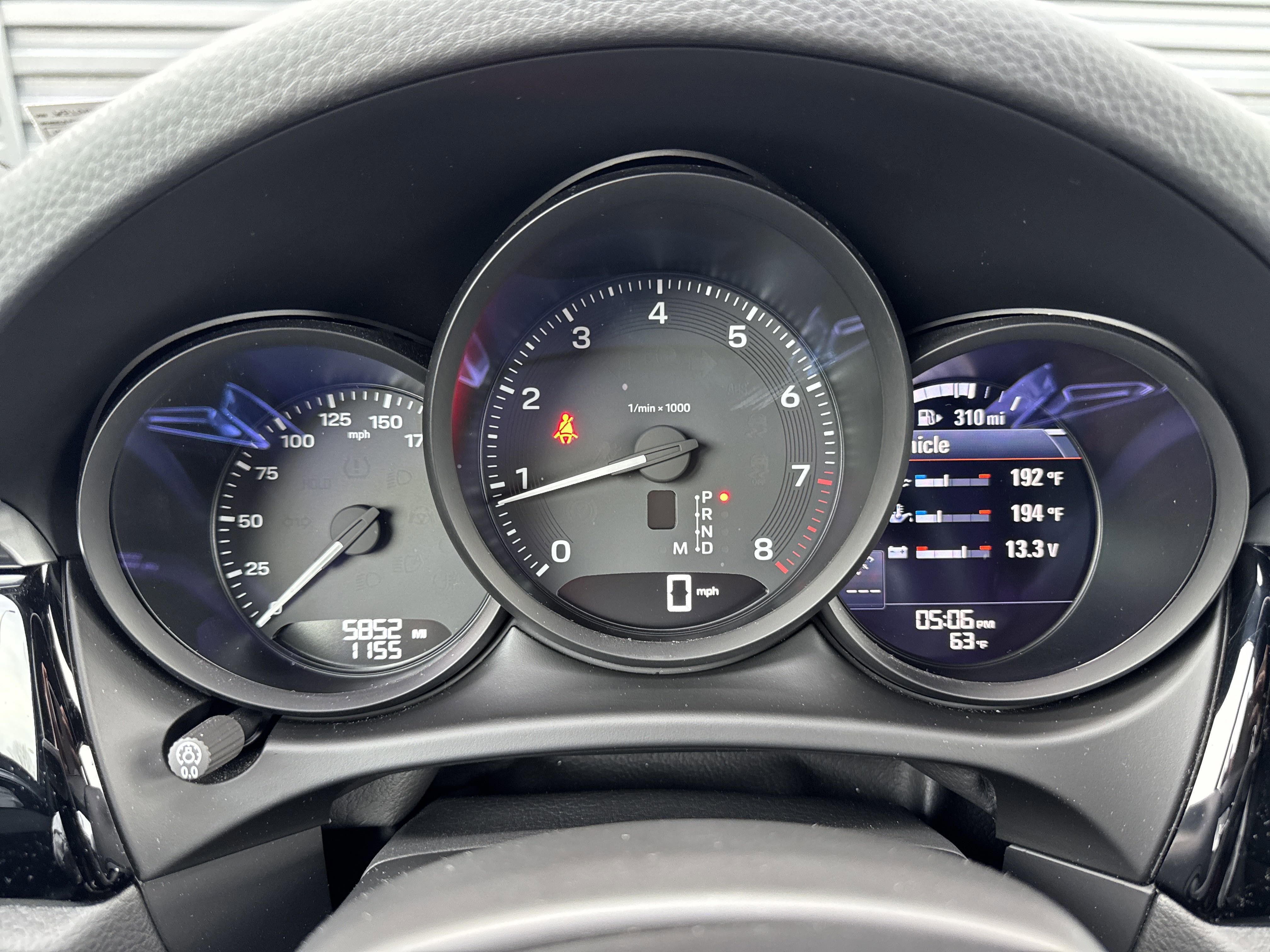 Certified 2025 Porsche Macan image 14