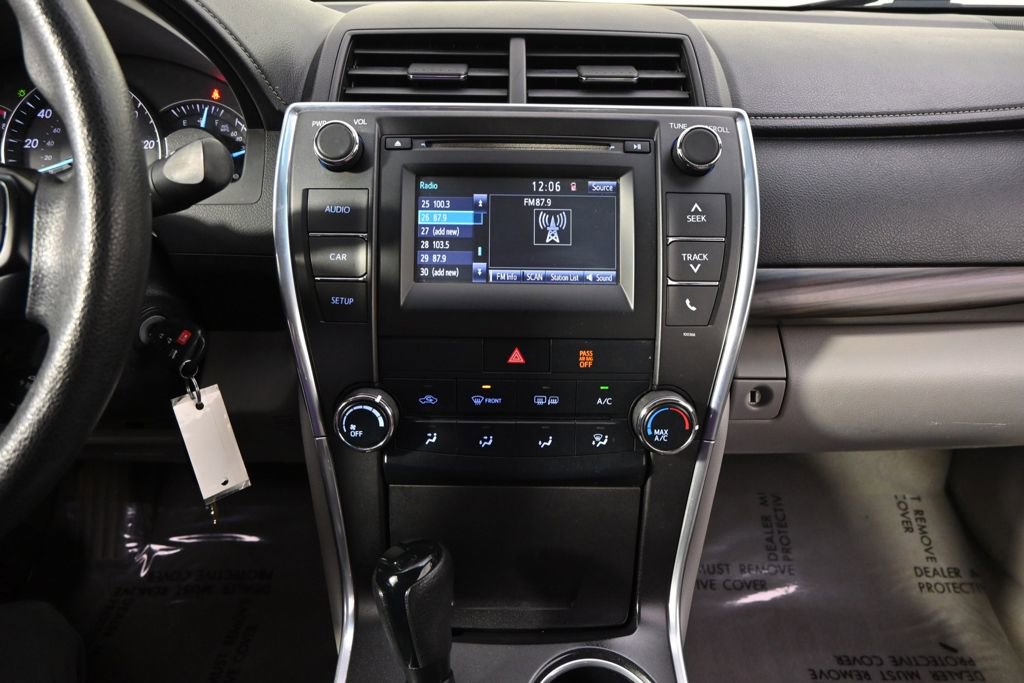 Used 2015 Toyota Camry LE image 26