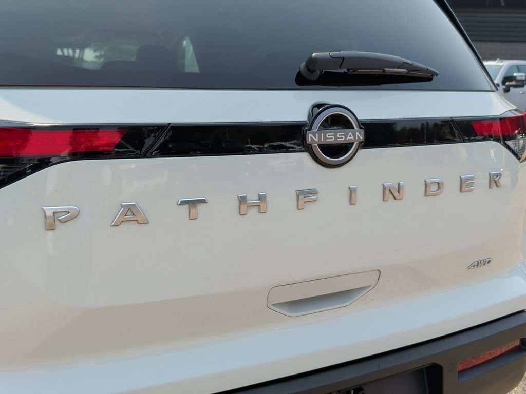 Used 2025 Nissan Pathfinder SV AWD/4WD image 41