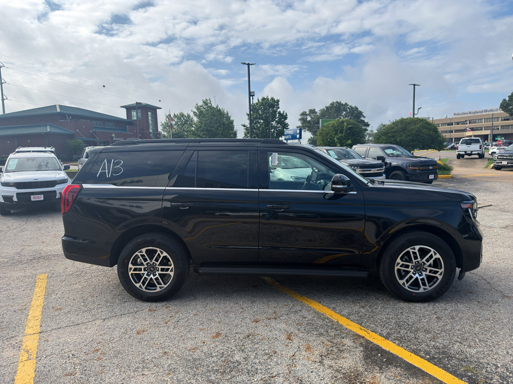 New 2026 Ford Expedition Active RWD image 4