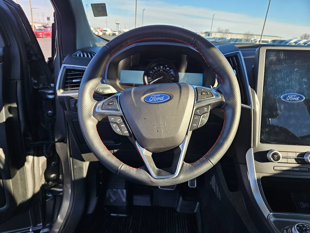 Used 2023 Ford Edge ST-Line w/ Class II Trailer Tow Package AWD/4WD image 17