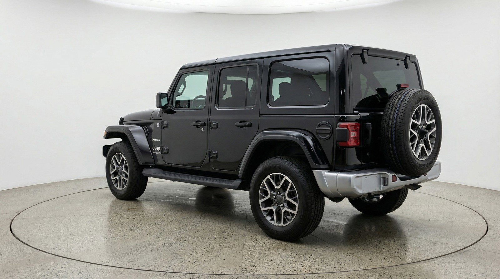 Used 2025 Jeep Wrangler Sahara image 6
