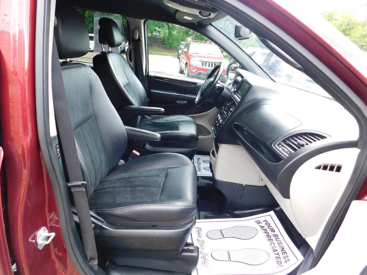 Used 2018 Dodge Grand Caravan SXT image 28