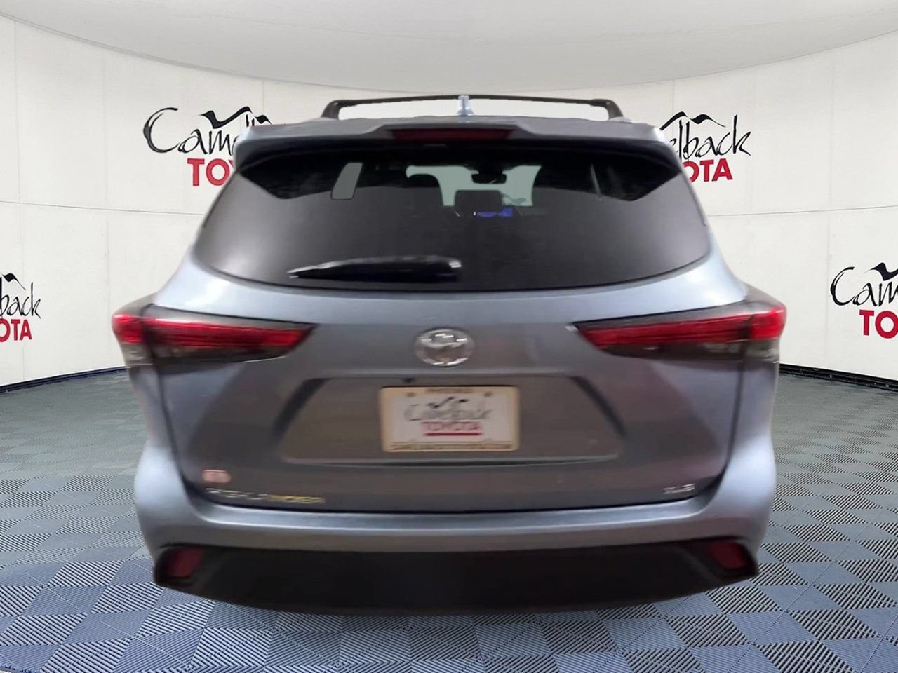 Used 2023 Toyota Highlander XLE FWD image 9