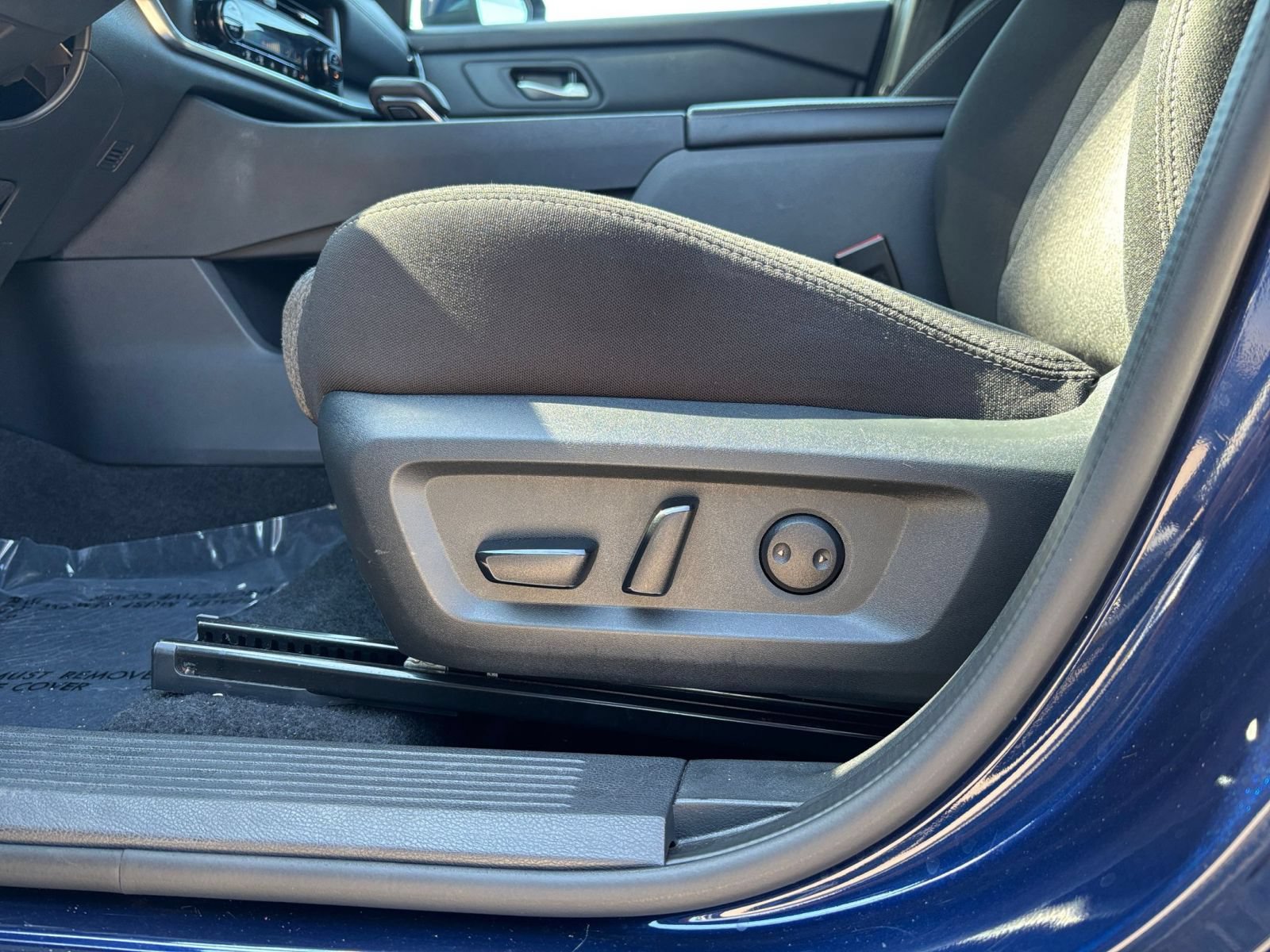 Used 2025 Nissan Rogue SV FWD image 20