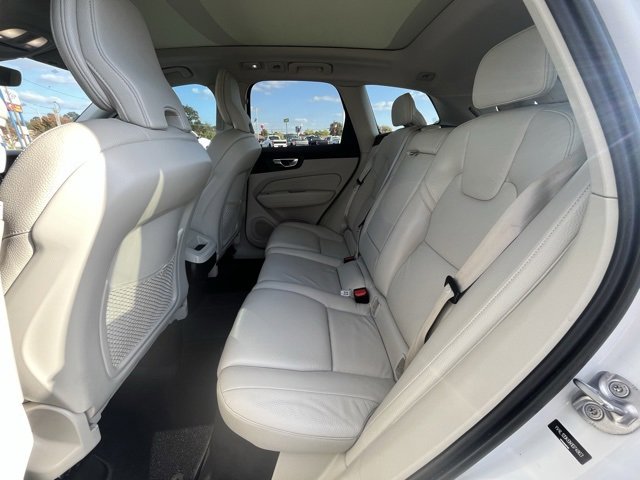 Used 2022 Volvo XC60 B5 Momentum w/ Climate Package image 9