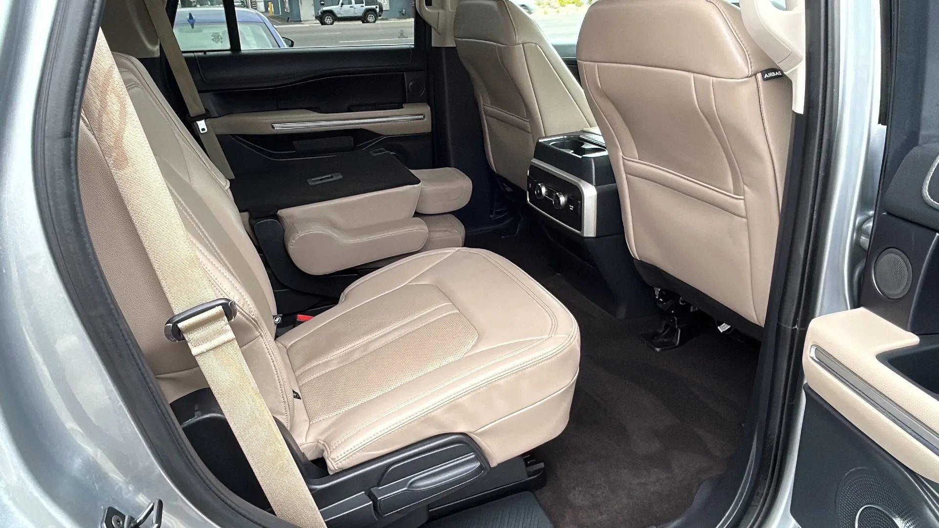 Used 2023 Ford Expedition Limited image 17