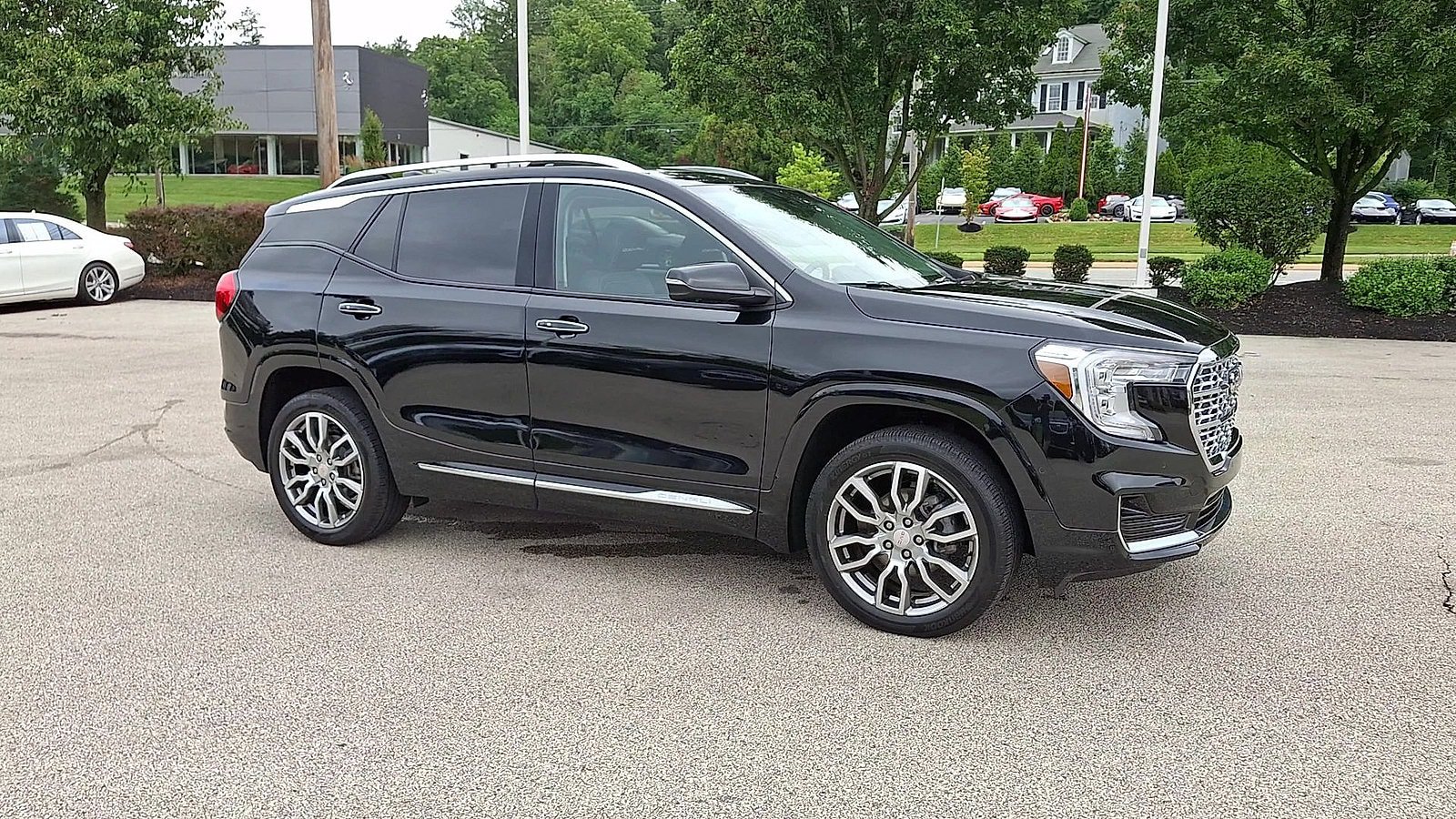 Certified 2023 GMC Terrain Denali w/ Denali Premium Package AWD/4WD image 2