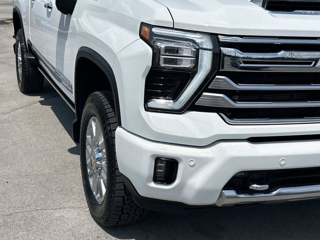 Used 2025 Chevrolet Silverado 3500 High Country w/ High Country Premium Package AWD/4WD image 13
