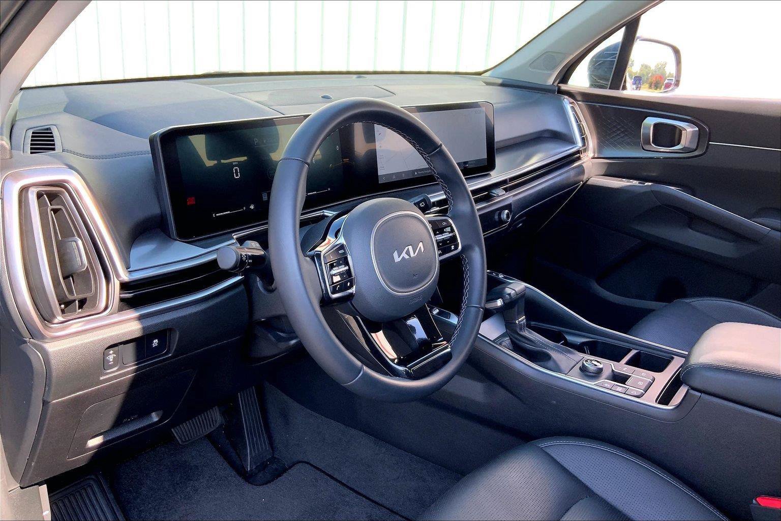 Used 2025 Kia Sorento S FWD image 13