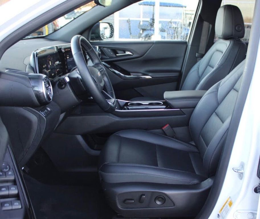 Used 2025 Chevrolet Equinox LT w/ Convenience Package II FWD image 4