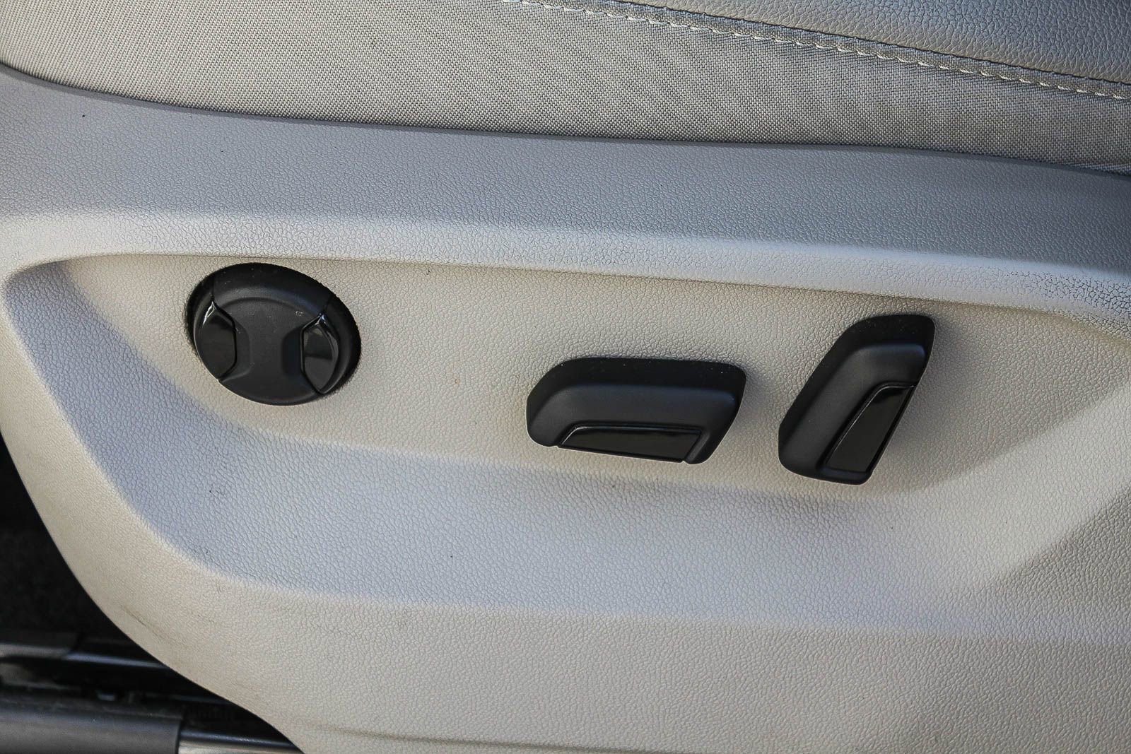 Certified 2023 Volkswagen Atlas SE w/ Black Wheel Package image 23