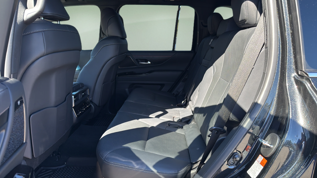 Used 2025 Lexus LX 600 4WD w/ Accessory Package (2T) image 16