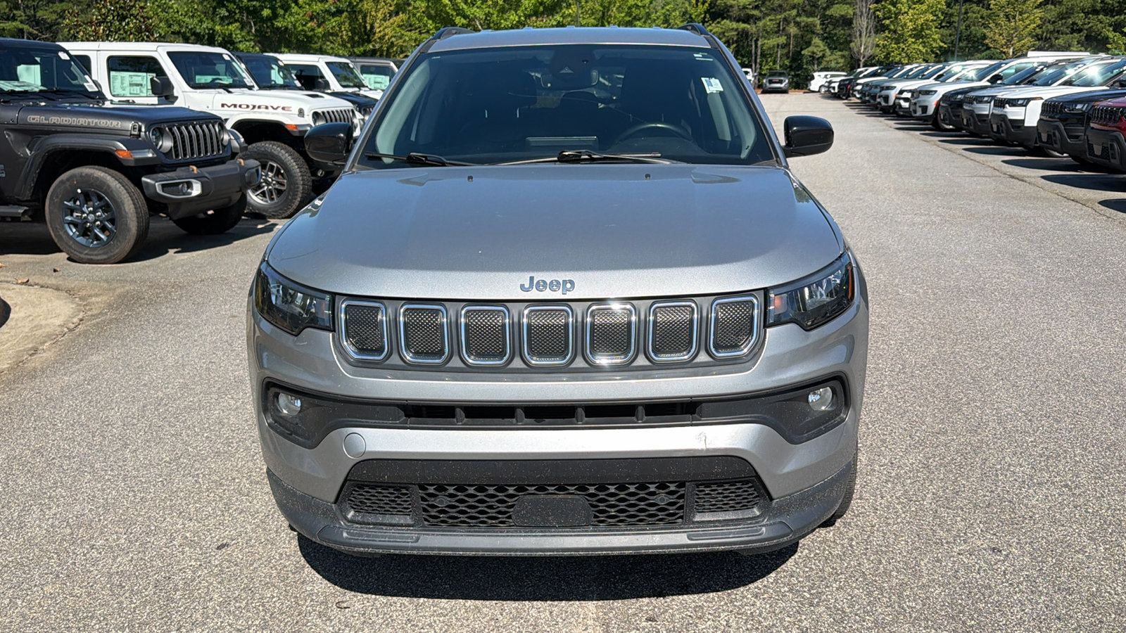 Used 2022 Jeep Compass Latitude AWD/4WD image 3