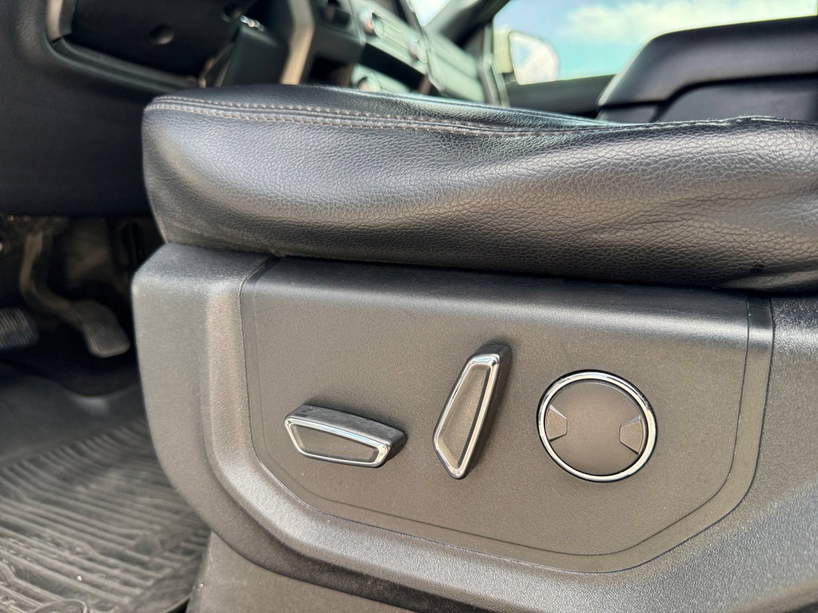 Used 2019 Ford Expedition Max XLT w/ Equipment Group 202A AWD/4WD image 20