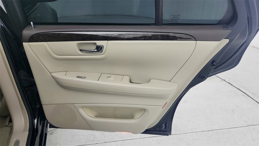 Used 2011 Cadillac DTS image 32