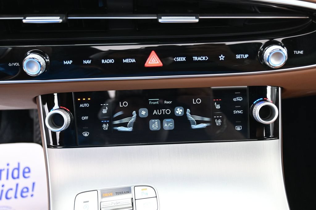 Used 2026 Genesis GV70 2.5T Advanced AWD/4WD image 28