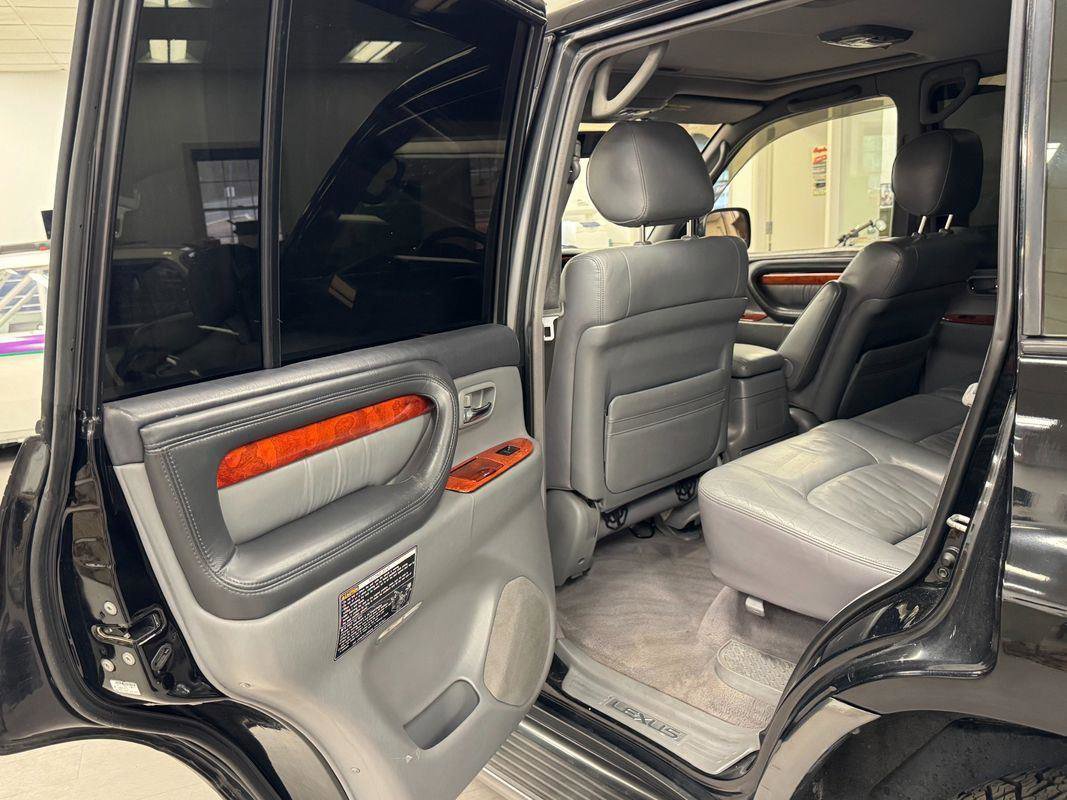 Used 2001 Lexus LX 470 4WD image 19