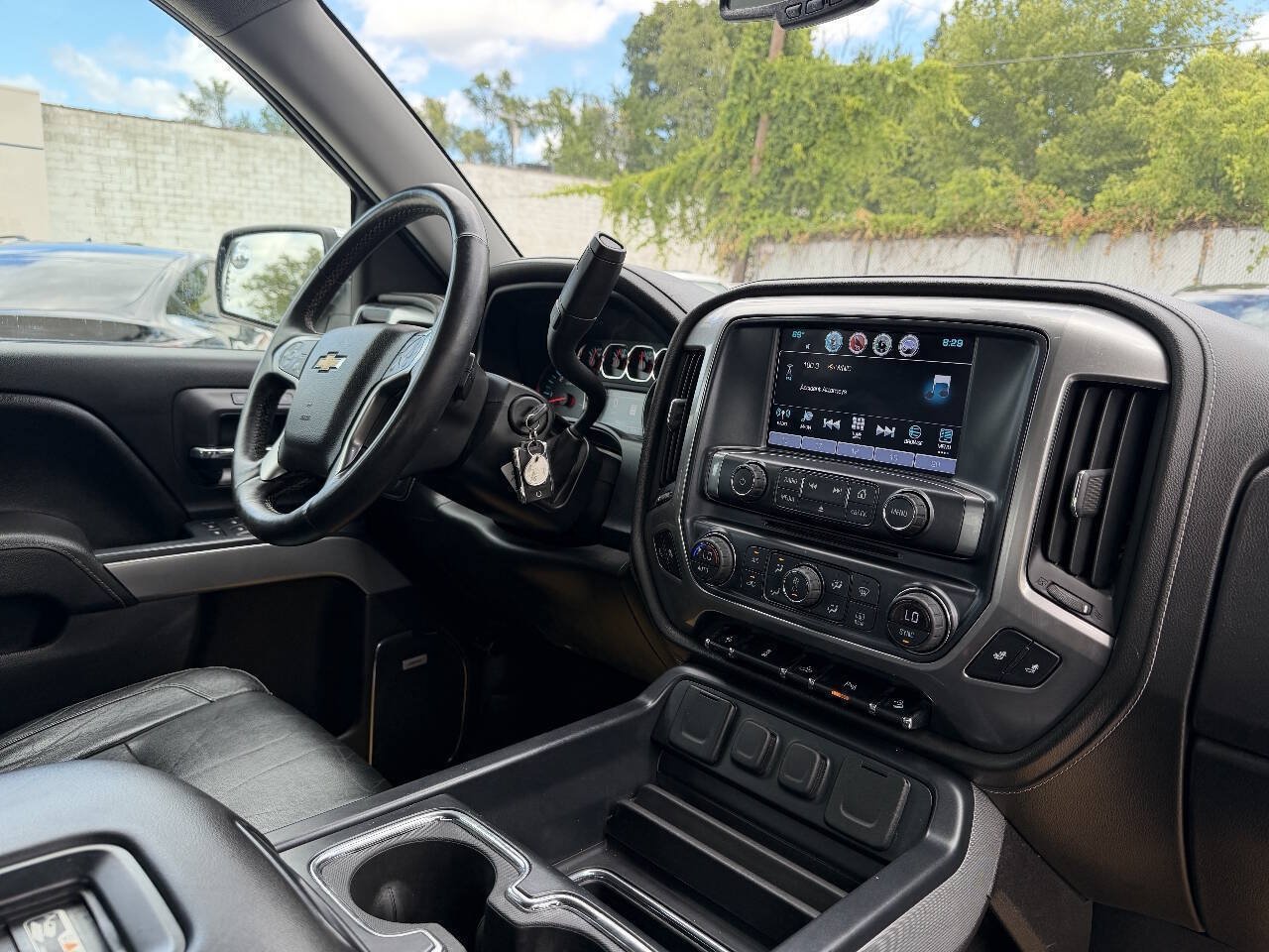 Used 2017 Chevrolet Silverado 1500 LTZ Z71 w/ LTZ Plus Package AWD/4WD image 12