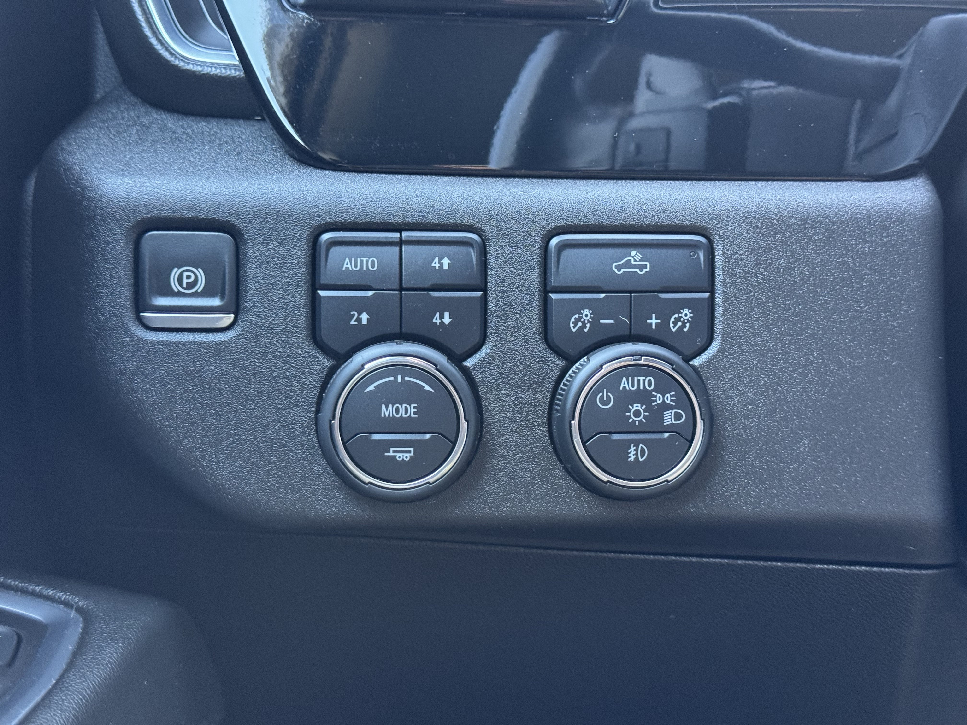 Used 2024 Chevrolet Silverado 1500 RST AWD/4WD image 31