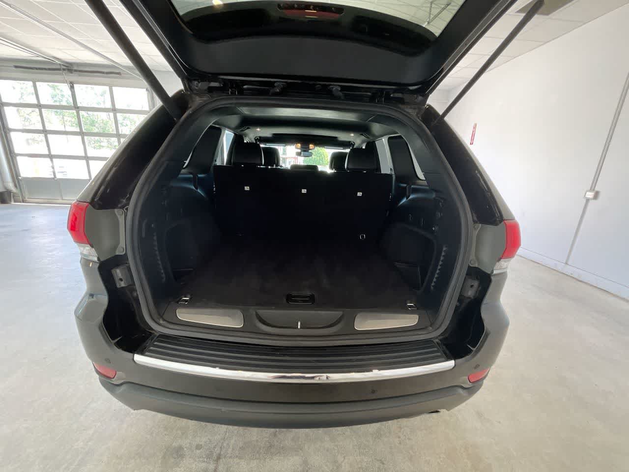 Used 2018 Jeep Grand Cherokee Limited AWD/4WD image 24
