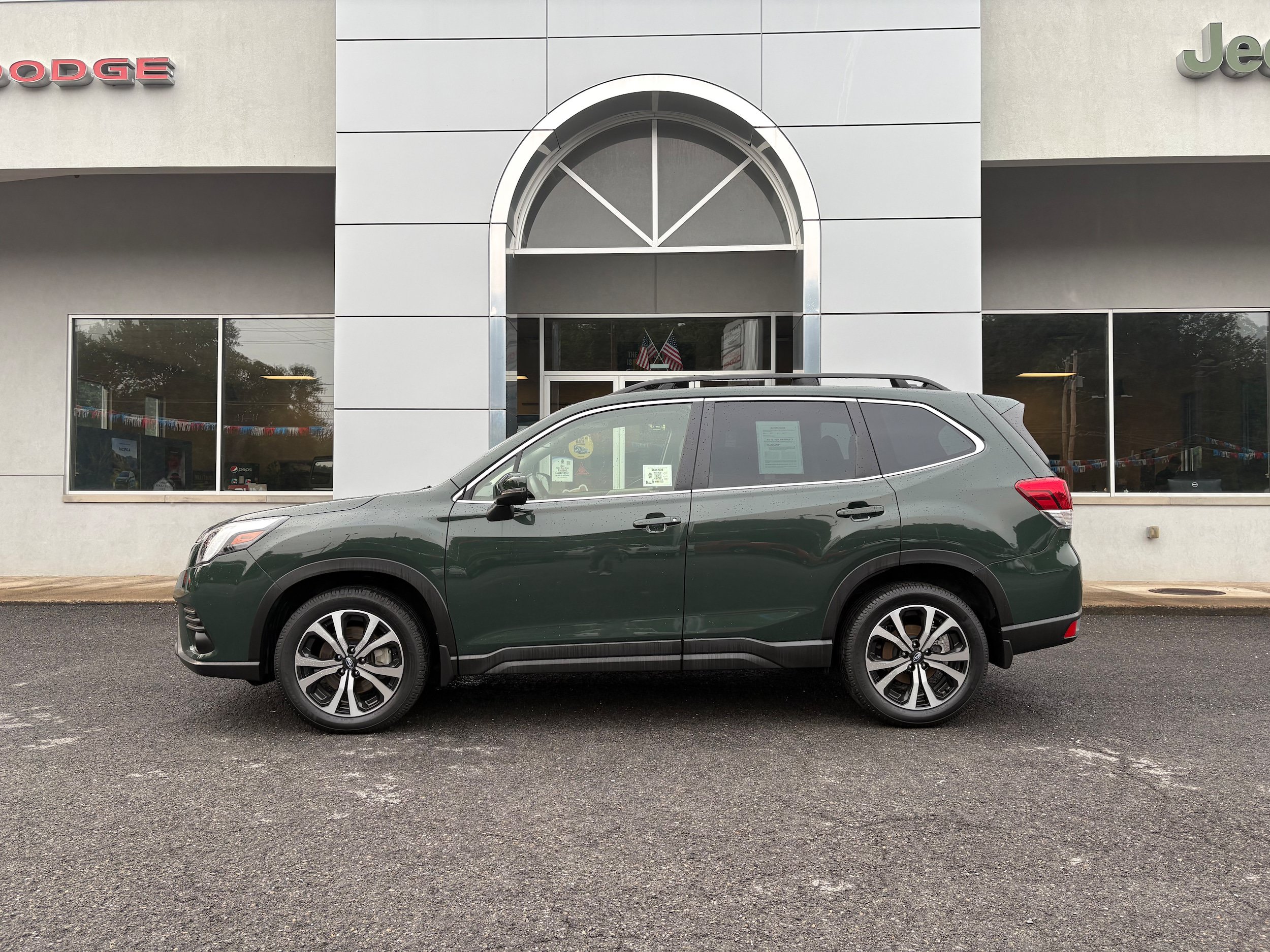 Used 2023 Subaru Forester Limited AWD/4WD image 2
