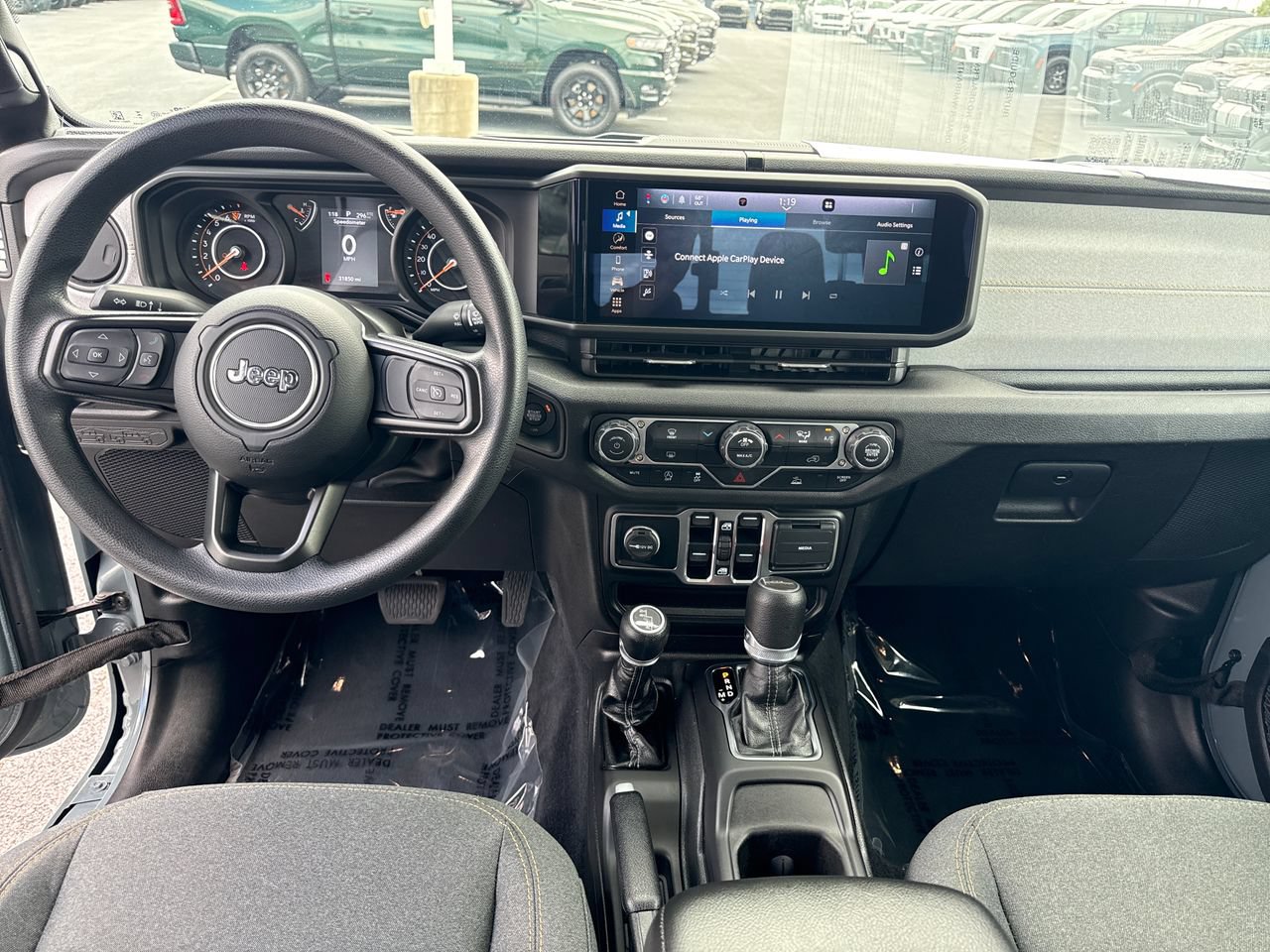 Used 2025 Jeep Gladiator Sport AWD/4WD image 14