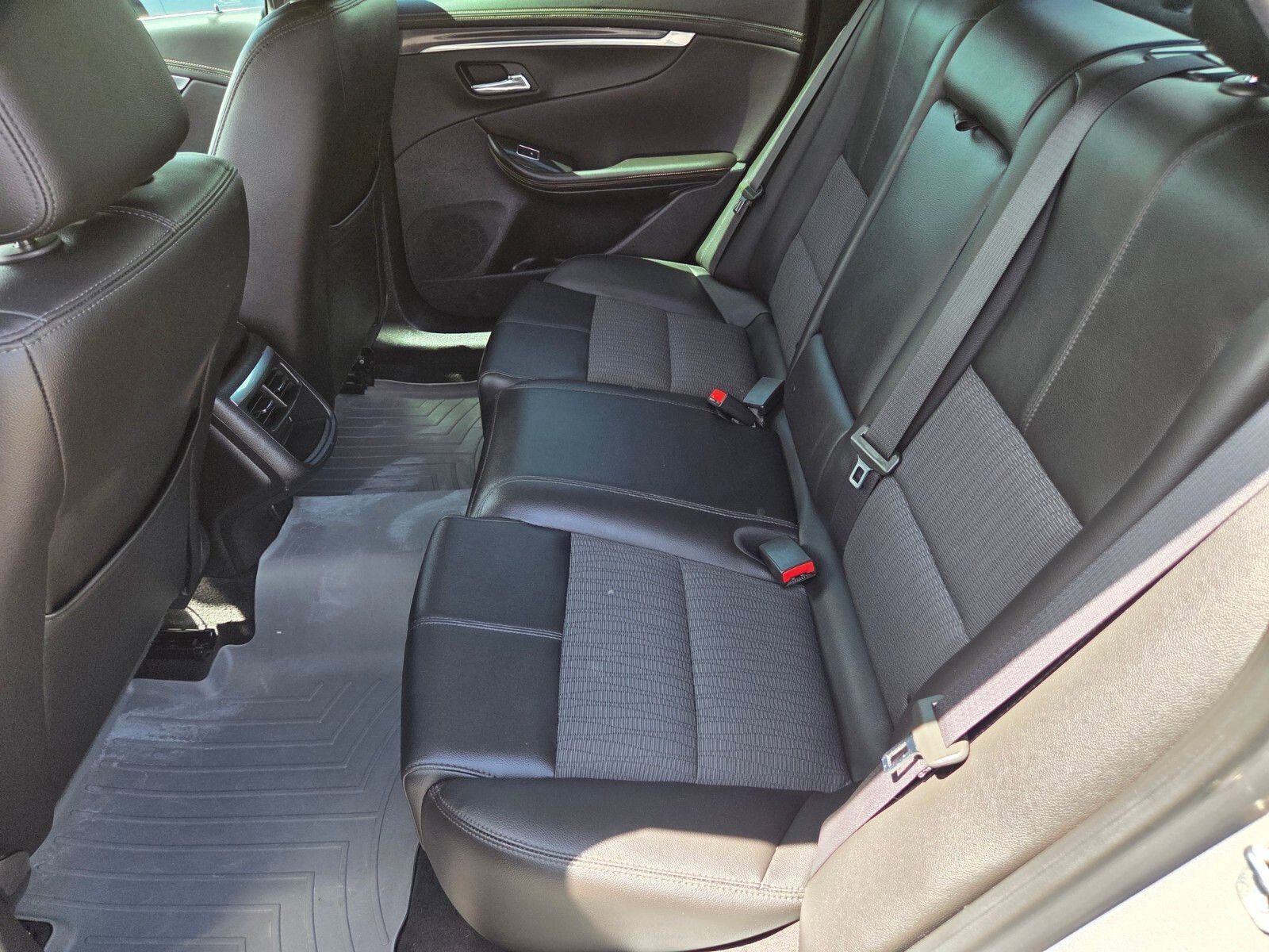 Used 2019 Chevrolet Impala LT FWD image 9
