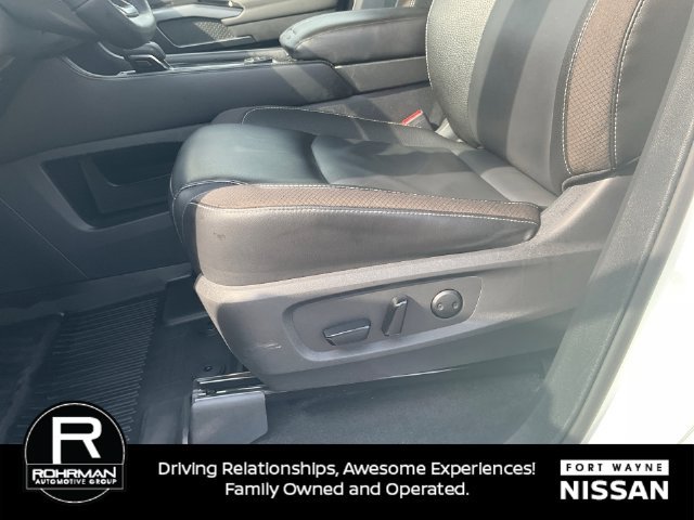 Used 2024 Nissan Pathfinder SL w/ Black Appearance Package AWD/4WD image 29