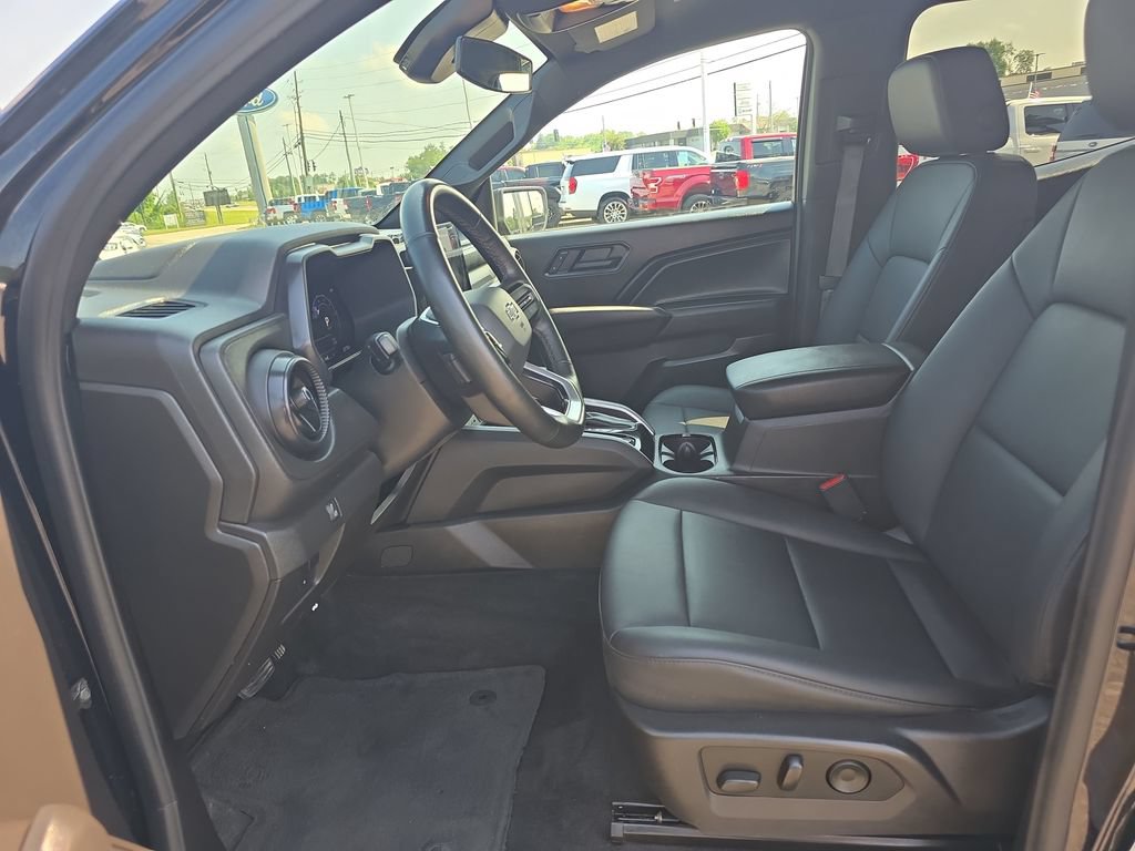 Used 2025 Chevrolet Colorado Trail Boss AWD/4WD image 22