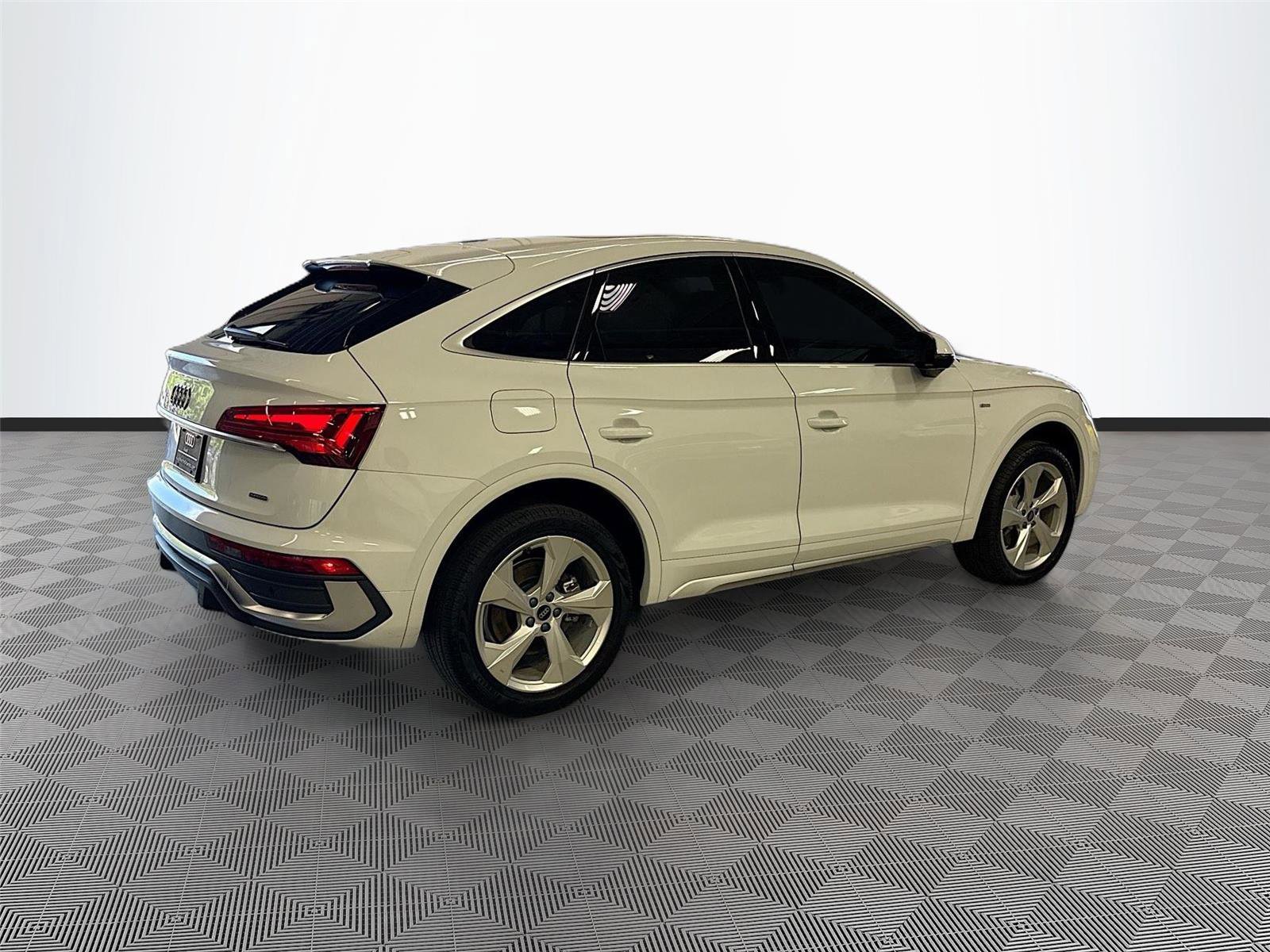 Certified 2025 Audi Q5 2.0T Premium Plus w/ Premium Plus Package AWD/4WD image 7