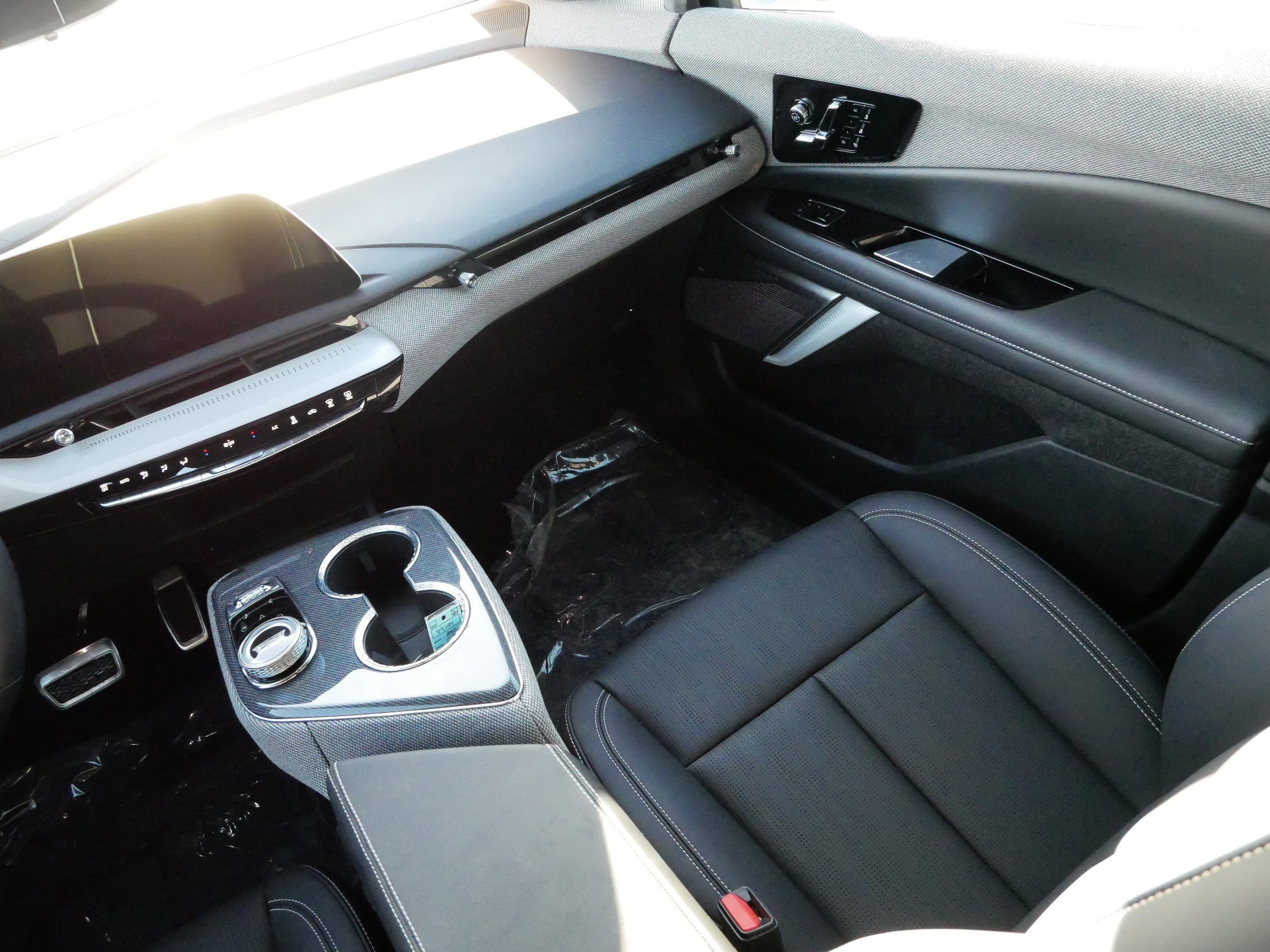 Certified 2025 Cadillac Optiq Sport 2 w/ LPO, Floor Liner Package image 11