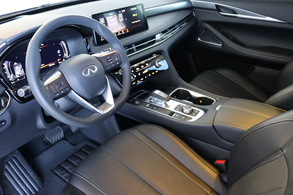 Certified 2025 INFINITI QX60 Luxe w/ Vision Package image 19
