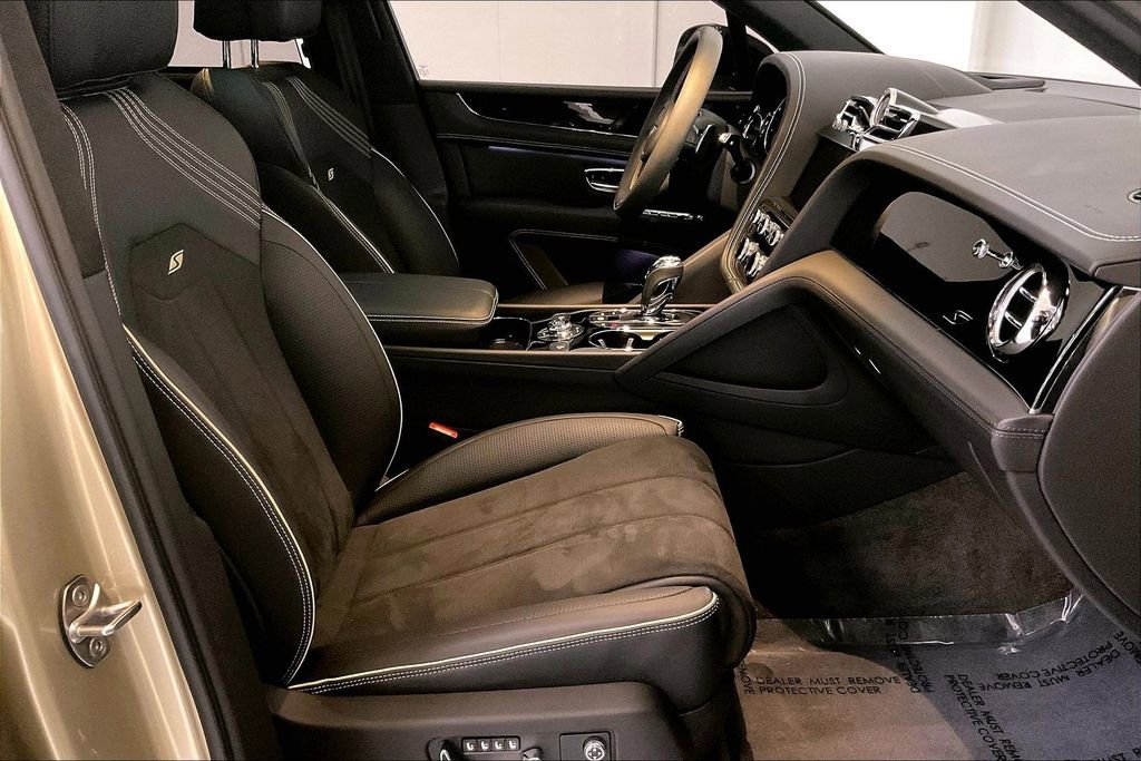 Used 2023 Bentley Bentayga image 14