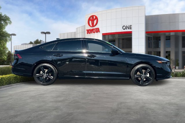 Used 2025 Honda Accord Sport image 3