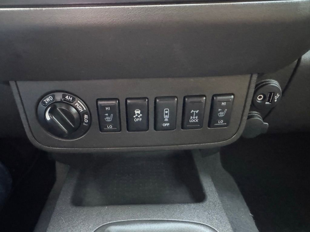 Used 2019 Nissan Frontier PRO-4X AWD/4WD image 16