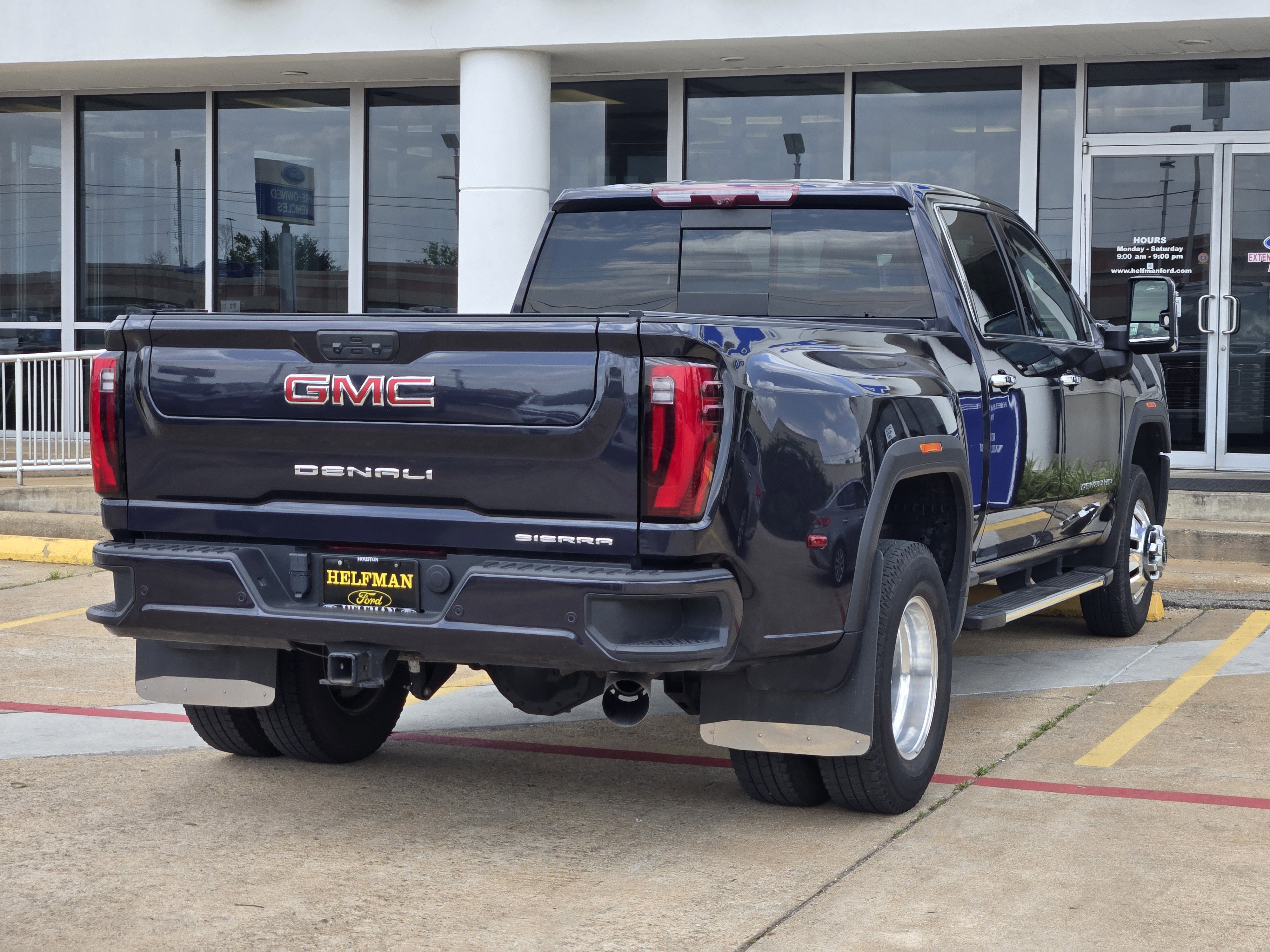 Used 2024 GMC Sierra 3500 Denali w/ Denali Reserve Package AWD/4WD image 4