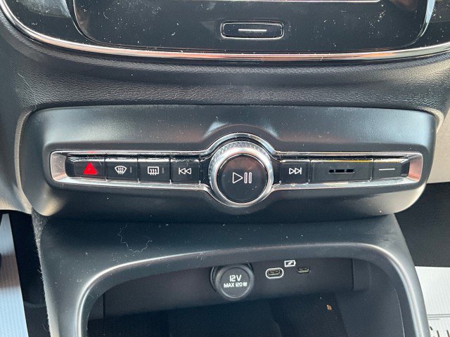 Used 2024 Volvo XC40 B5 Core image 23