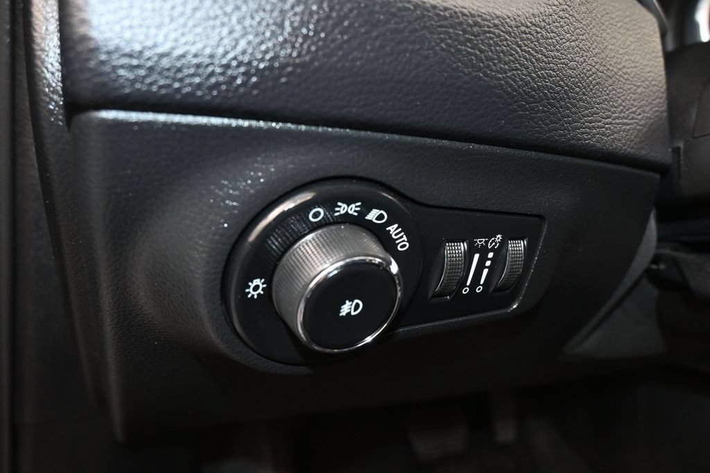 Used 2018 Jeep Compass Latitude w/ Popular Equipment Group AWD/4WD image 14